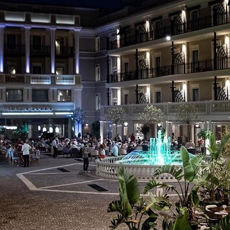 Отель Palazzo Doglio Кальяри Экстерьер фото The hotel's central courtyard