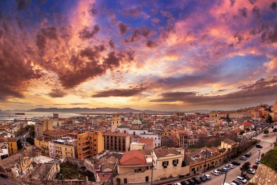 Отель Palazzo Doglio Кальяри Экстерьер фото Sunset over the city