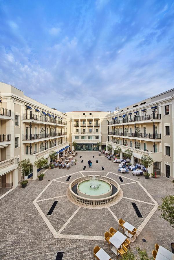 Отель Palazzo Doglio Кальяри Экстерьер фото The courtyard of the hotel